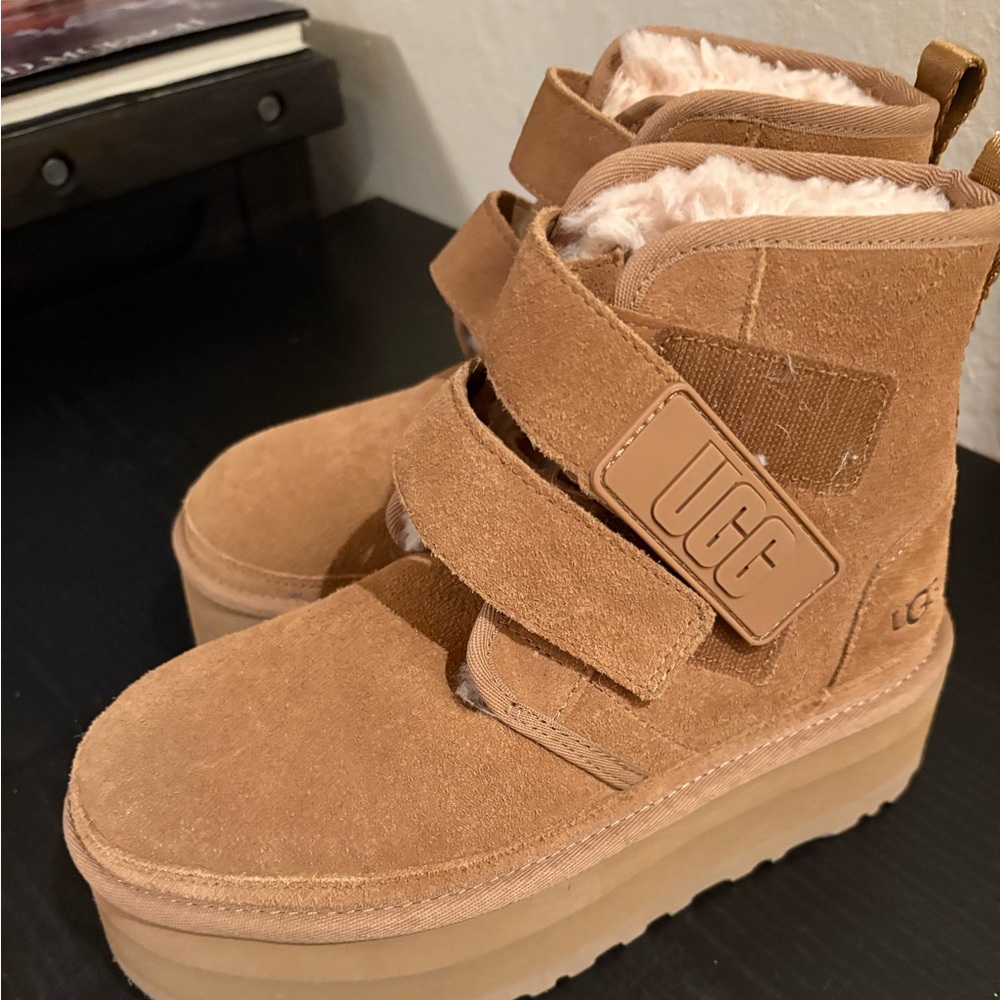 Women’s Neumel Ugg boots size 6